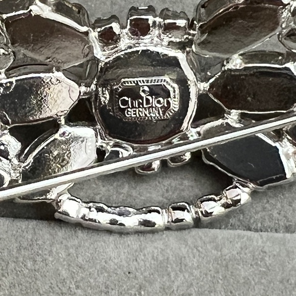 CHRISTIAN DIOR BROOCH - Picture 6 of 7